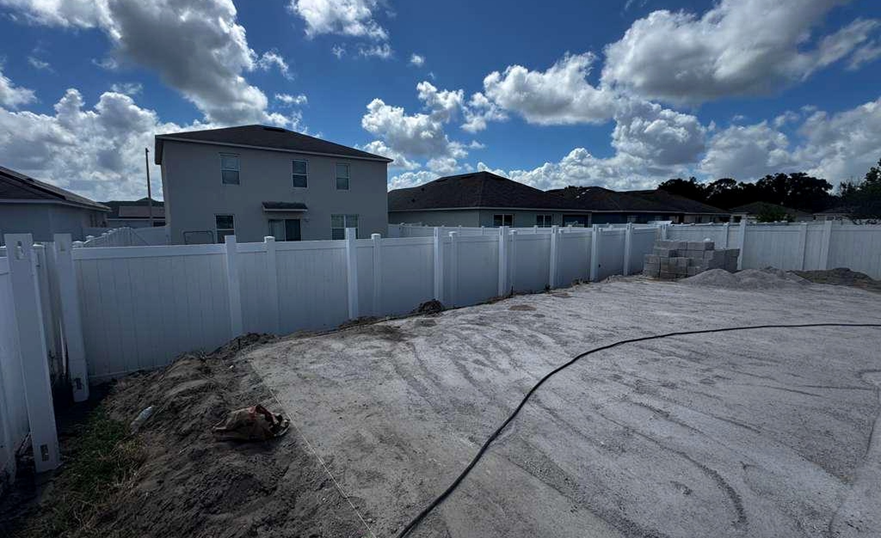 Real ES-CONTRACTORS vinyl fence project