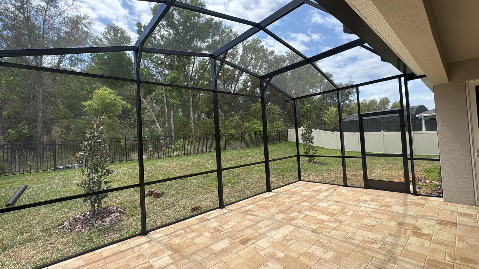 Pool screen enclosure