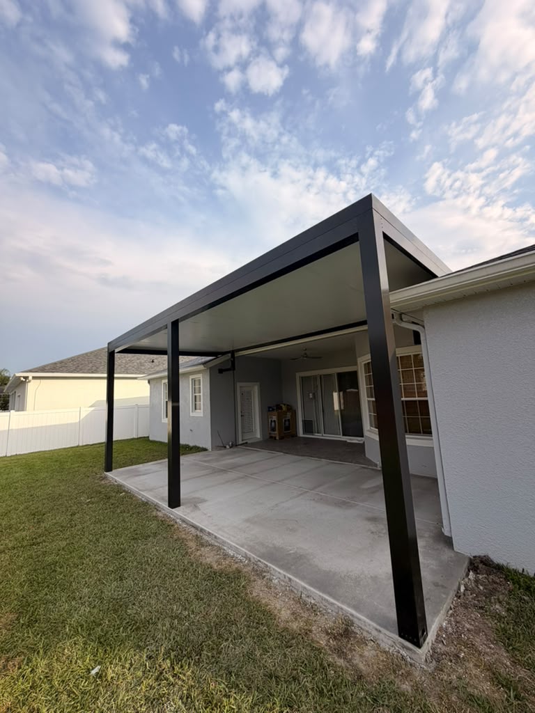 Modern insulated patio roof by ES-CONTRACTORS
