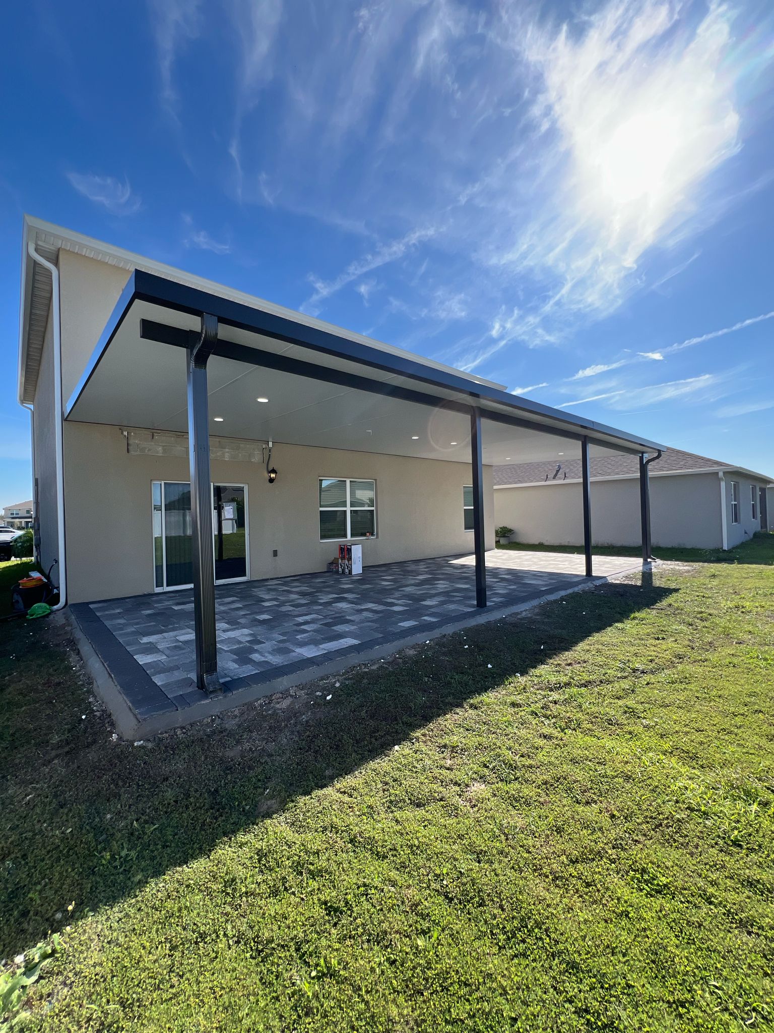 ES-CONTRACTORS Linear insulated patio roof