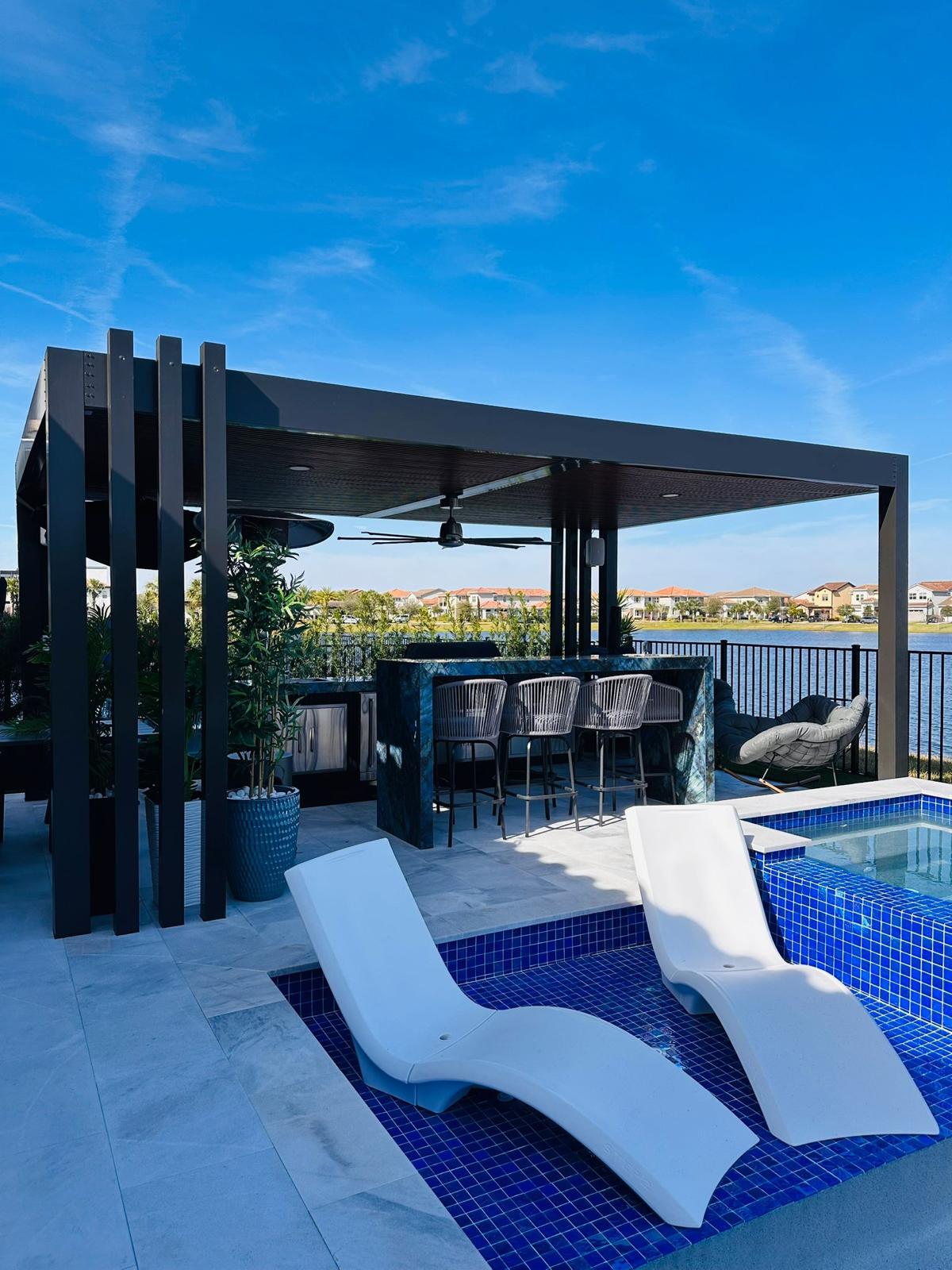 ES-CONTRACTORS Modern patio roof